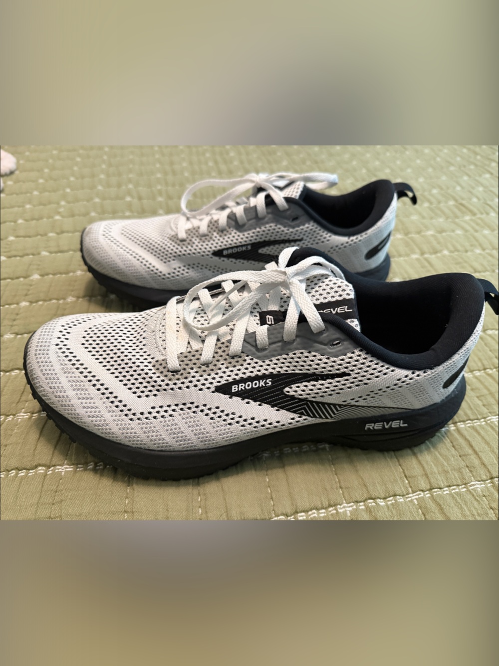 Brooks Men's Running Shoes - White and Black